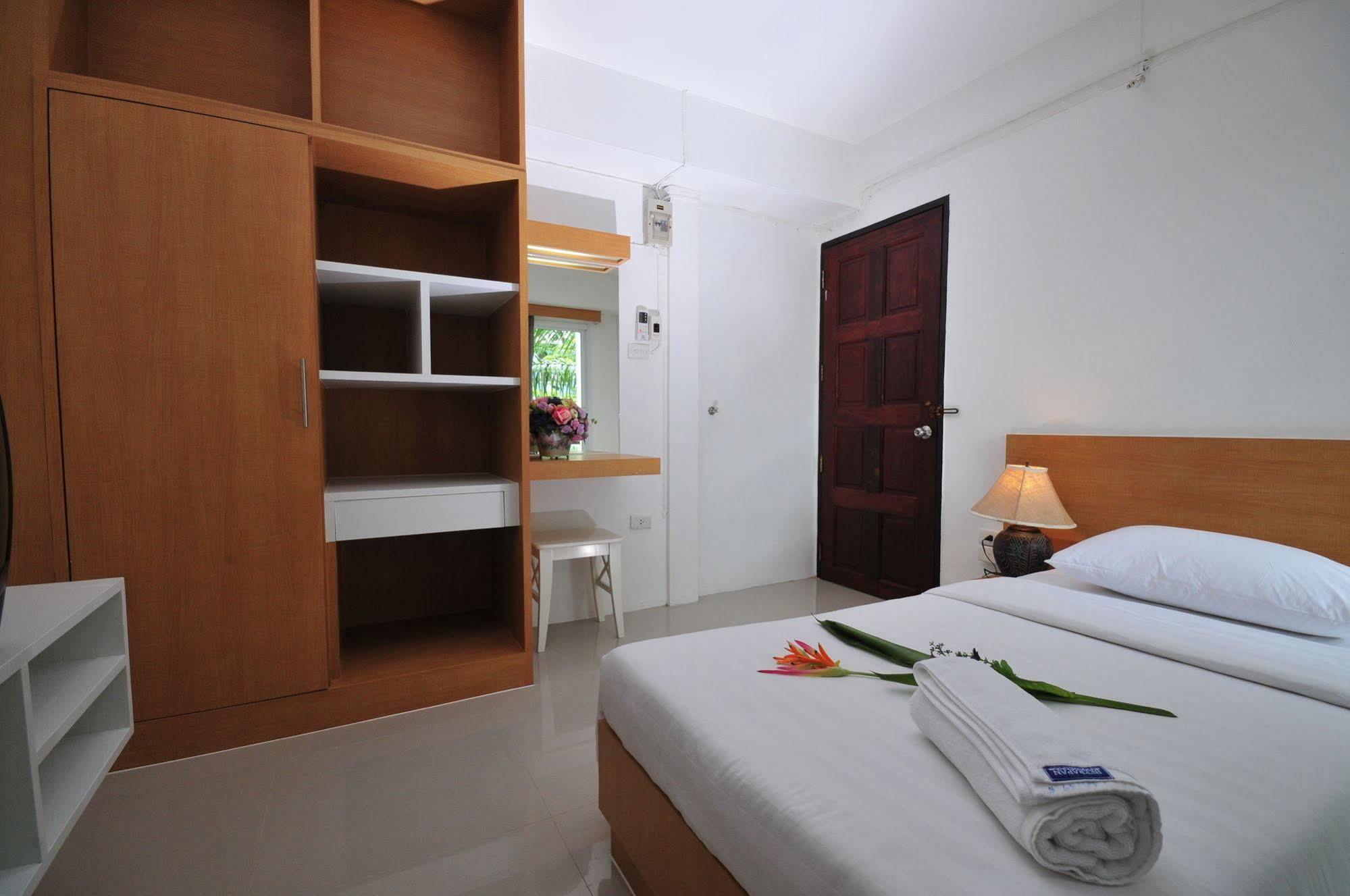 Beerapan Hotel Bangkok Esterno foto