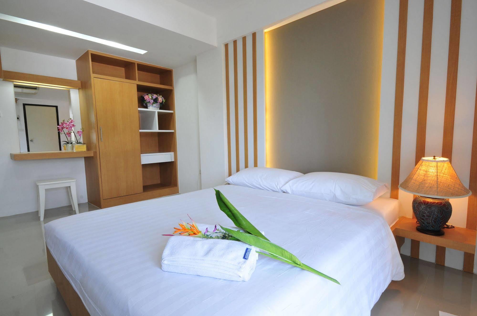 Beerapan Hotel Bangkok Esterno foto