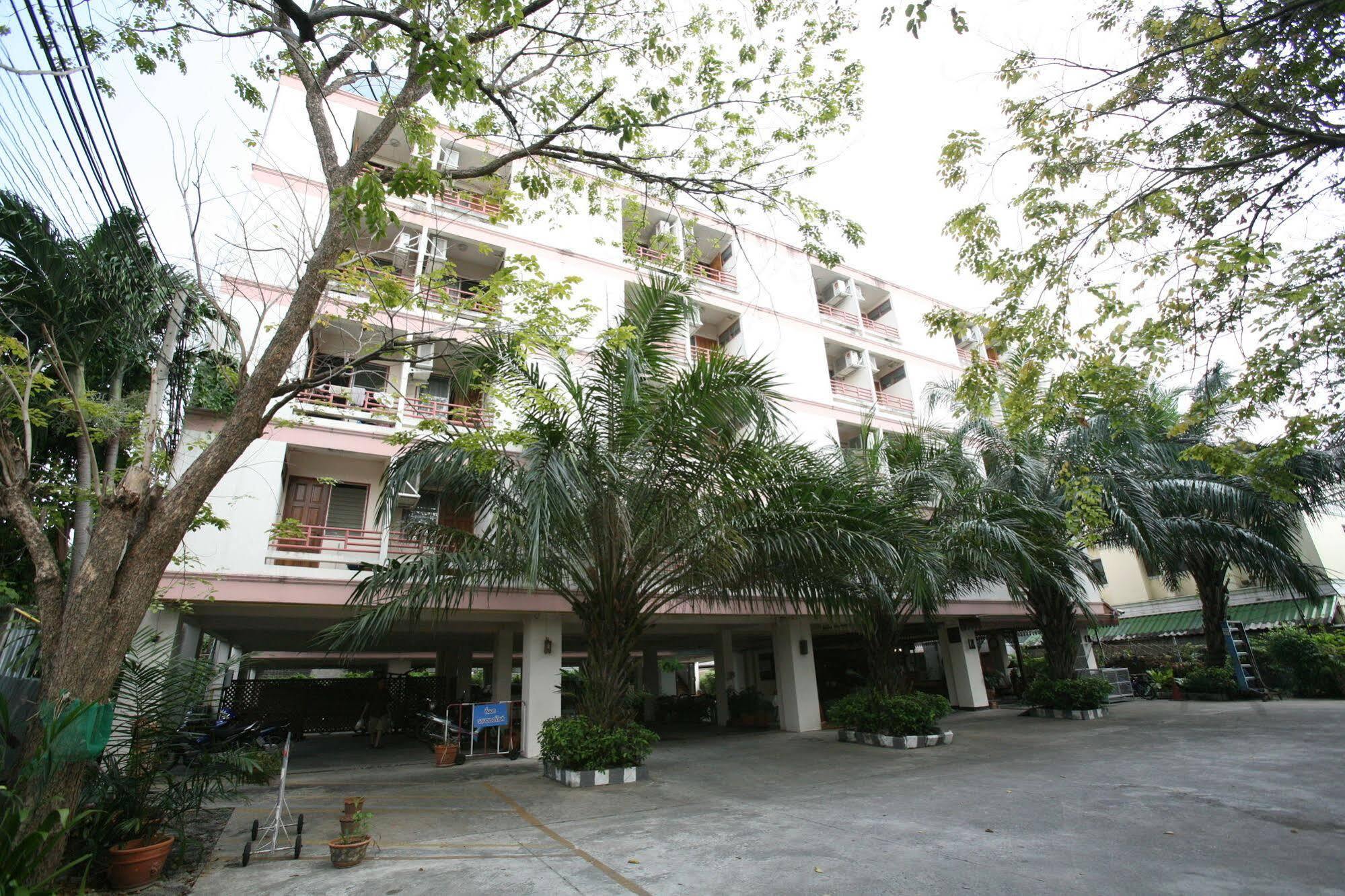 Beerapan Hotel Bangkok Esterno foto