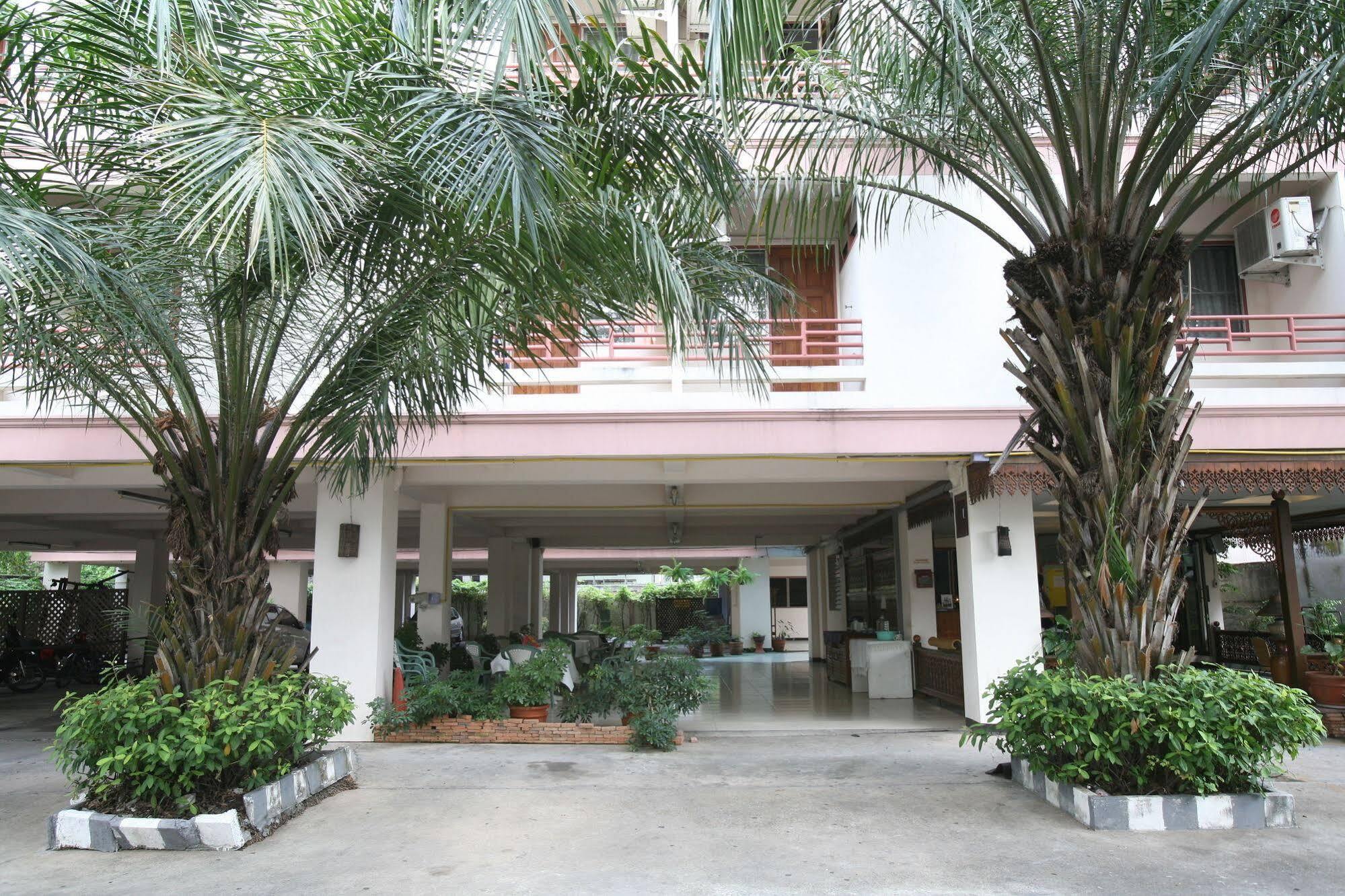 Beerapan Hotel Bangkok Esterno foto